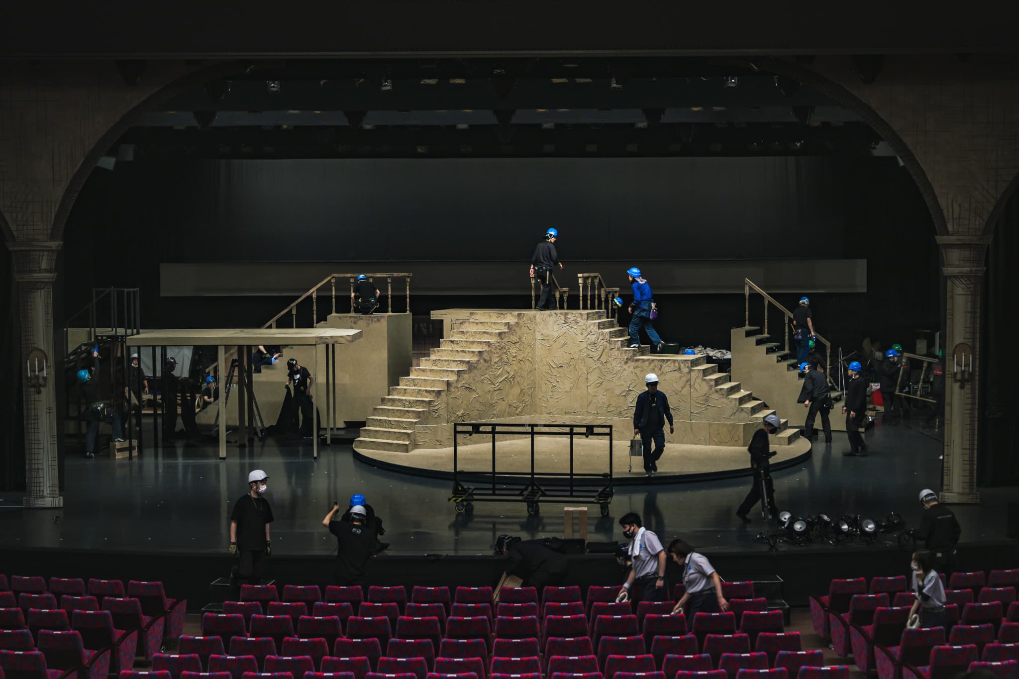 事業部梅田公演課